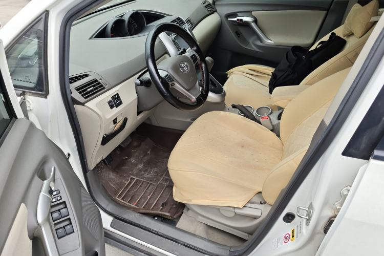 Used Toyota Verso 2015 180E CVT Crossover Edition Driver Seat