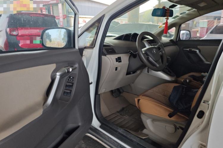 Used Toyota Verso 2015 180E CVT Crossover Edition Driver Seat