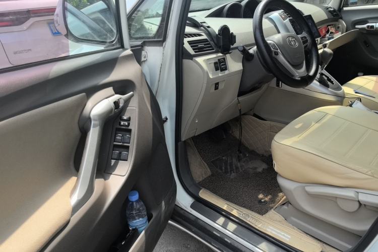 Used Toyota Verso 2015 180E CVT Crossover Edition Driver Seat