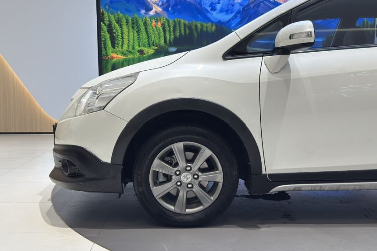 Used Toyota Verso 2015 180E CVT Crossover Edition Exterior 4