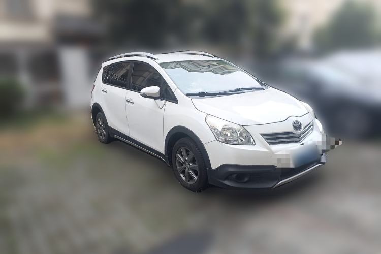 Used Toyota Verso 2015 180E CVT Crossover Edition Front Right 45 Deg