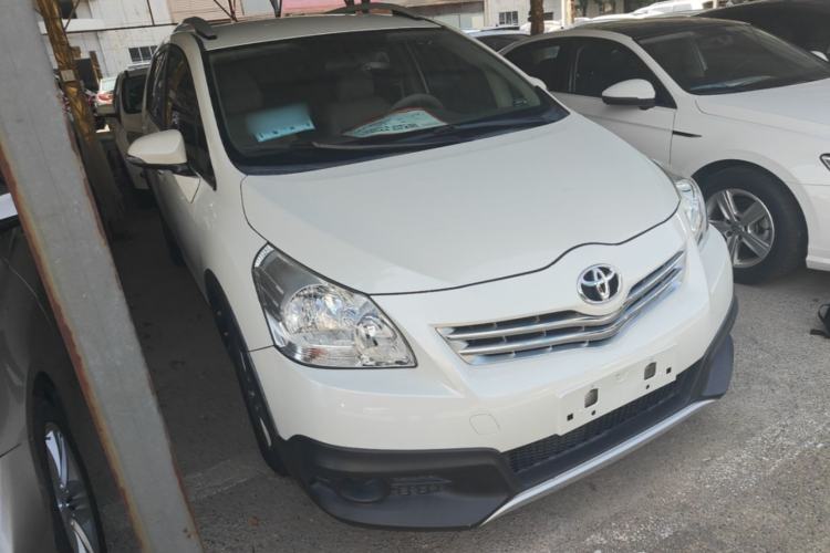 Used Toyota Verso 2015 180E CVT Crossover Edition Front Right 45 Deg
