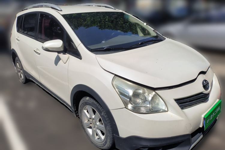 Used Toyota Verso 2015 180E CVT Crossover Edition Front Right 45 Deg