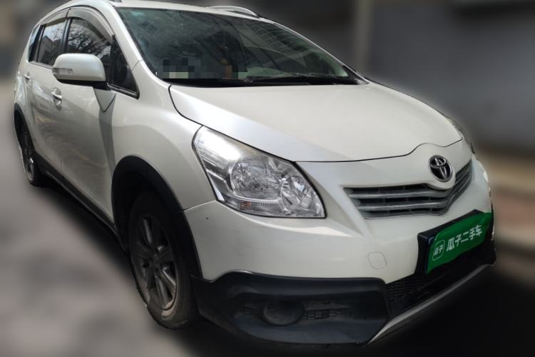 Used Toyota Verso 2015 180E CVT Crossover Edition Front Right 45 Deg