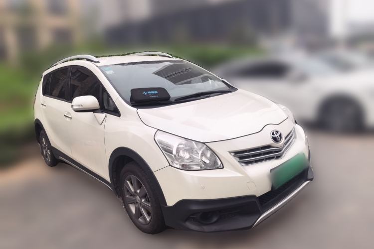 Used Toyota Verso 2015 180E CVT Crossover Edition Front Right 45 Deg