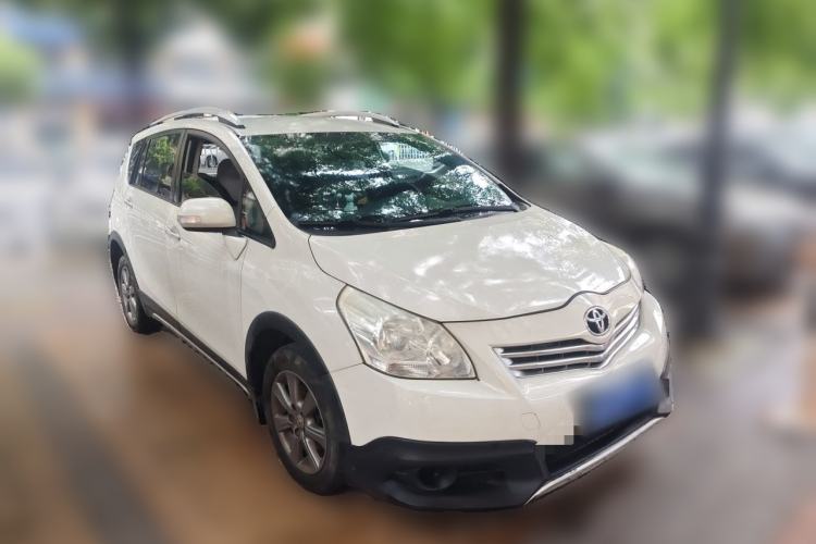 Used Toyota Verso 2015 180E CVT Crossover Edition Front Right 45 Deg