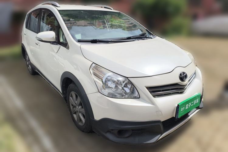 Used Toyota Verso 2015 180E CVT Crossover Edition Front Right 45 Deg
