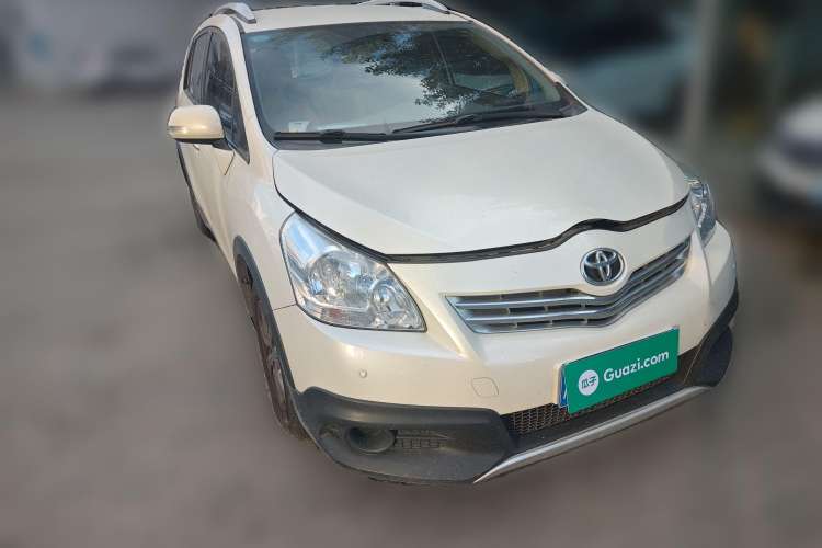 Used Toyota Verso 2015 180E CVT Crossover Edition Front Right 45 Deg