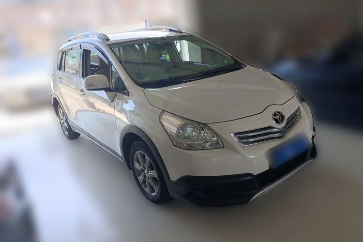 Used Toyota Verso 2015 180E CVT Crossover Edition Front Right 45 Deg