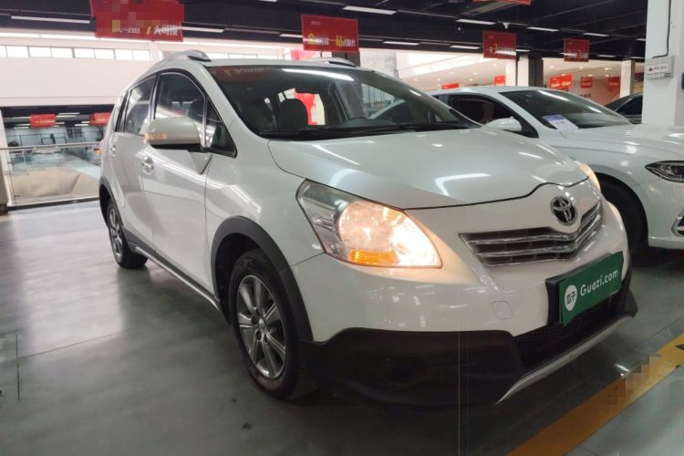 Used Toyota Verso 2015 180E CVT Crossover Edition Front Right 45 Deg