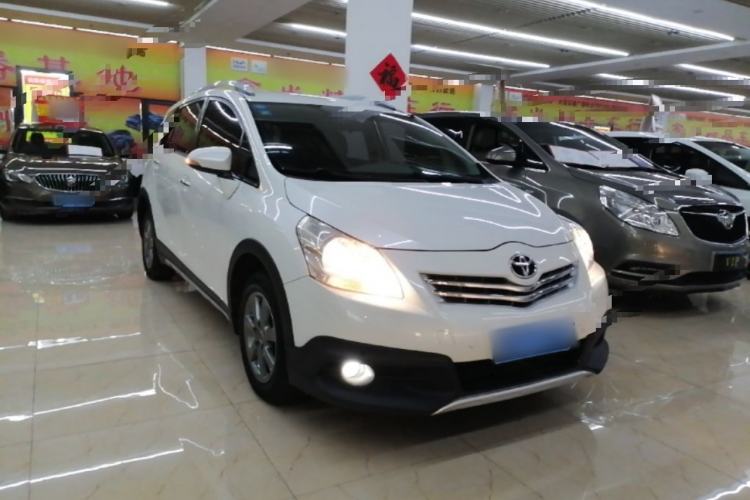 Used Toyota Verso 2015 180E CVT Crossover Edition Front Right 45 Deg