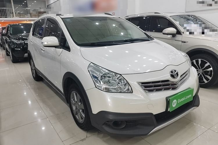 Used Toyota Verso 2015 180E CVT Crossover Edition Front Right 45 Deg