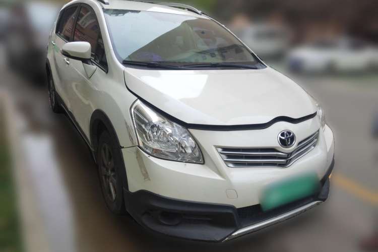 Used Toyota Verso 2015 180E CVT Crossover Edition Front Right 45 Deg