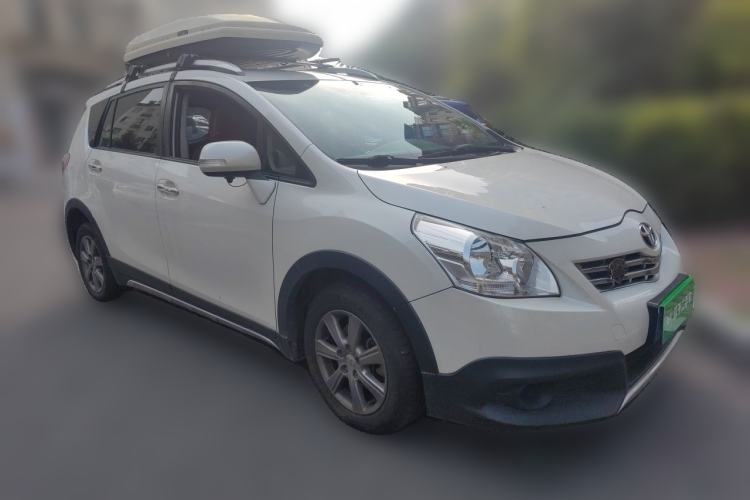 Used Toyota Verso 2015 180E CVT Crossover Edition Front Right 45 Deg