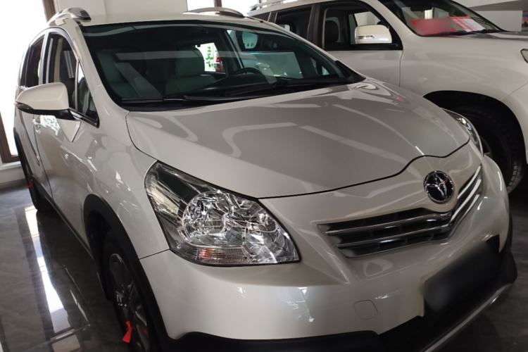 Used Toyota Verso 2015 180E CVT Crossover Edition Front Right 45 Deg