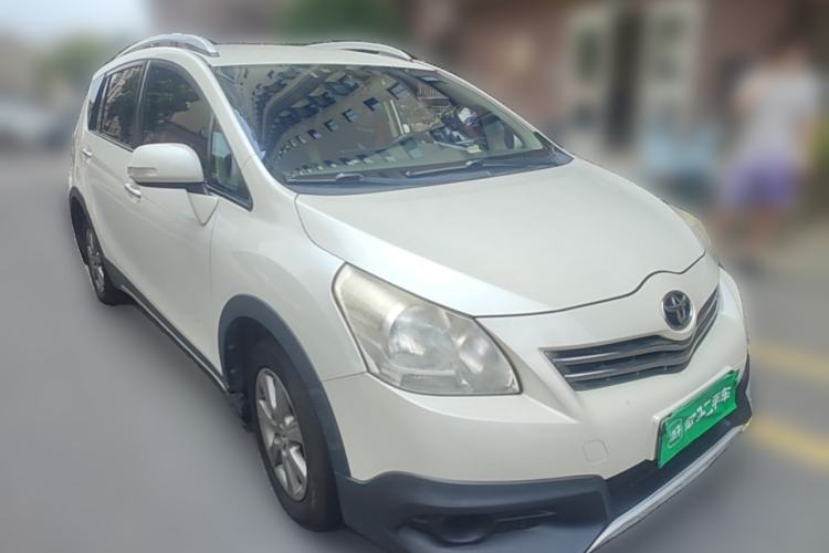 Used Toyota Verso 2015 180E CVT Crossover Edition Front Right 45 Deg