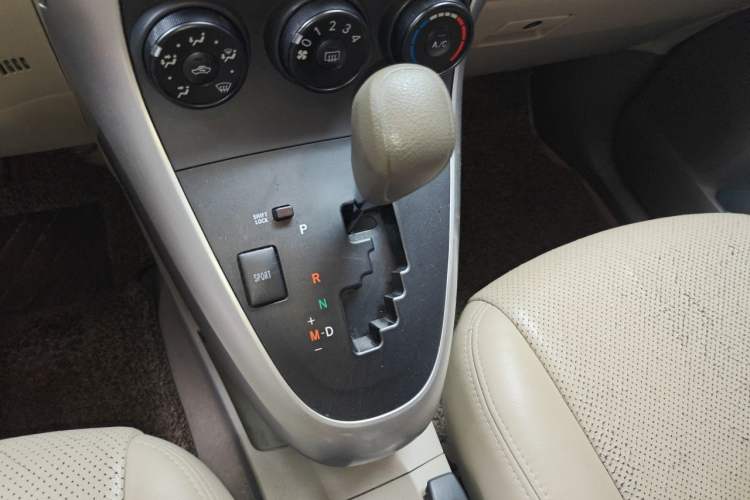 Used Toyota Verso 2015 180E CVT Crossover Edition Gear Lever