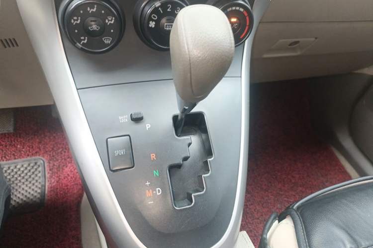 Used Toyota Verso 2015 180E CVT Crossover Edition Gear Lever