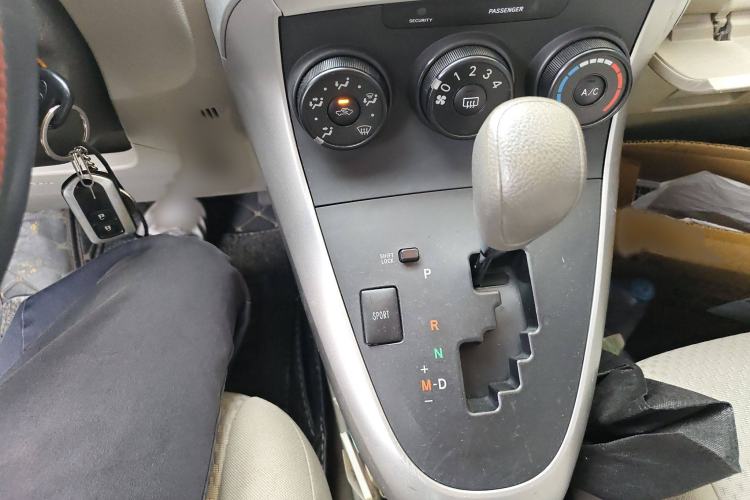 Used Toyota Verso 2015 180E CVT Crossover Edition Gear Lever