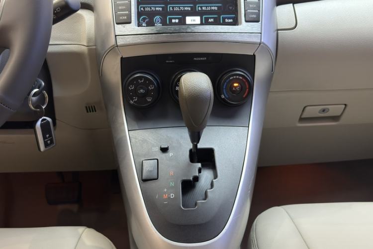 Used Toyota Verso 2015 180E CVT Crossover Edition Gear Lever