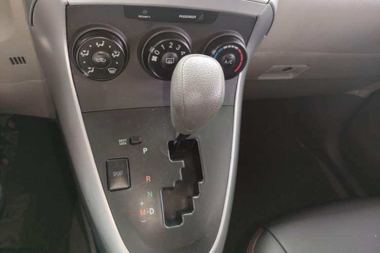 Used Toyota Verso 2015 180E CVT Crossover Edition Gear Lever