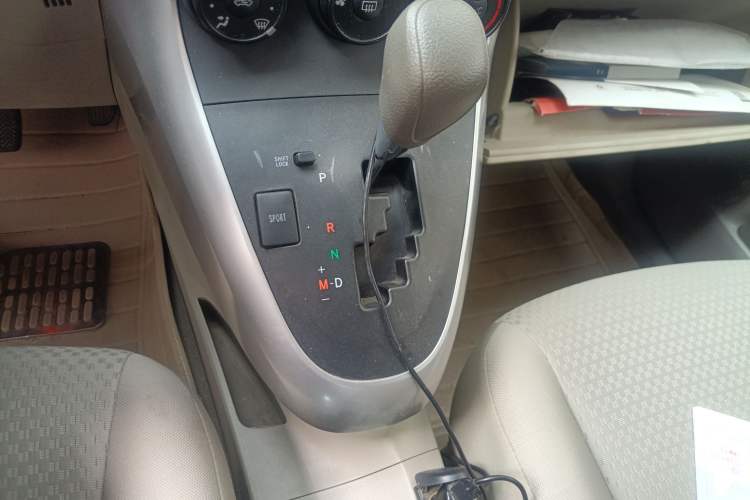 Used Toyota Verso 2015 180E CVT Crossover Edition Gear Lever