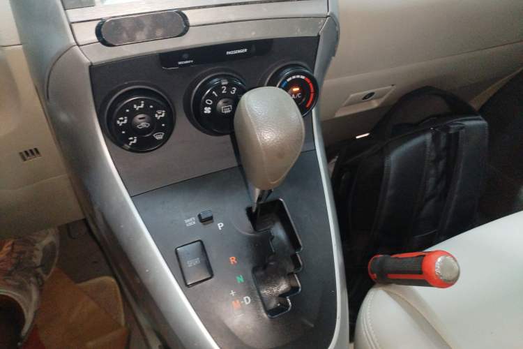 Used Toyota Verso 2015 180E CVT Crossover Edition Gear Lever