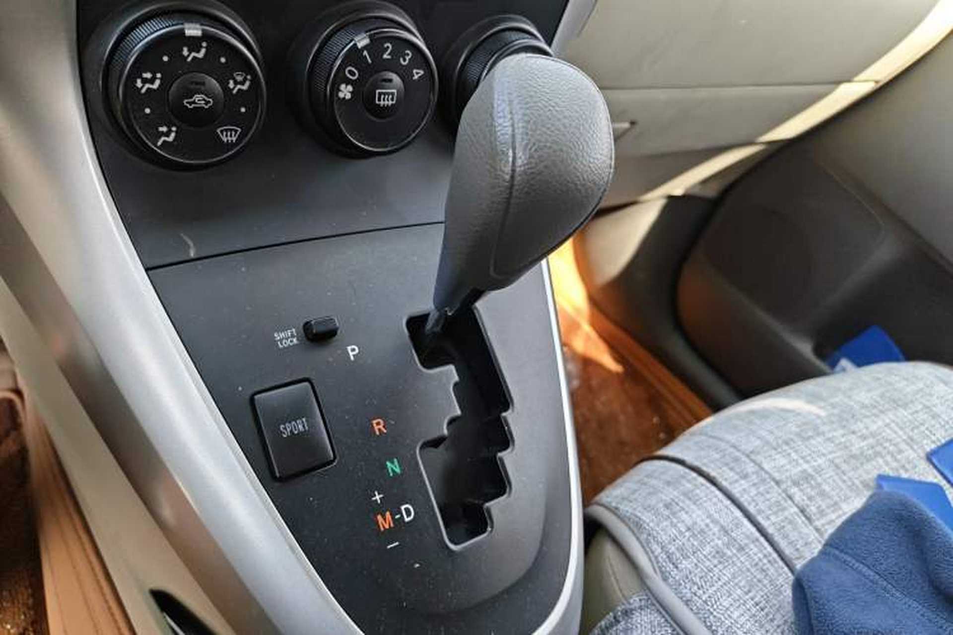 Used Toyota Verso 2015 180E CVT Crossover Edition Gear Lever