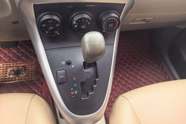 Used Toyota Verso 2015 180E CVT Crossover Edition Gear Lever