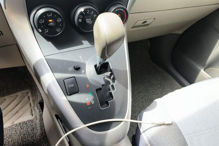 Used Toyota Verso 2015 180E CVT Crossover Edition Gear Lever