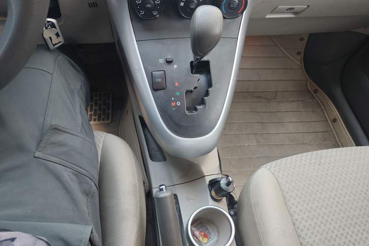 Used Toyota Verso 2015 180E CVT Crossover Edition Gear Lever