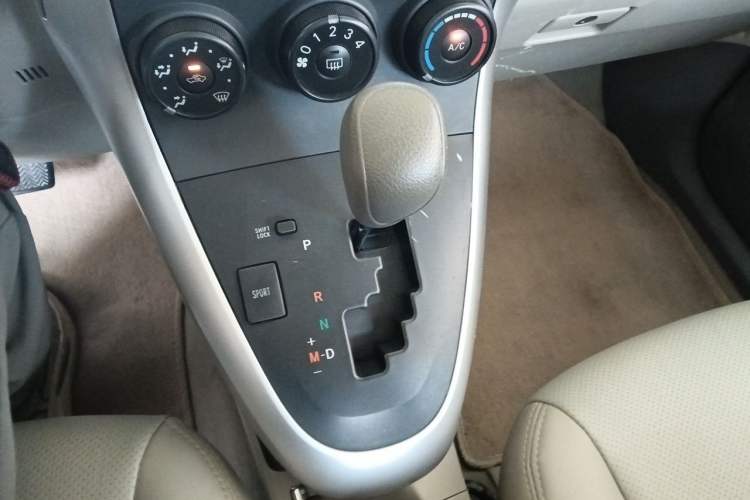 Used Toyota Verso 2015 180E CVT Crossover Edition Gear Lever