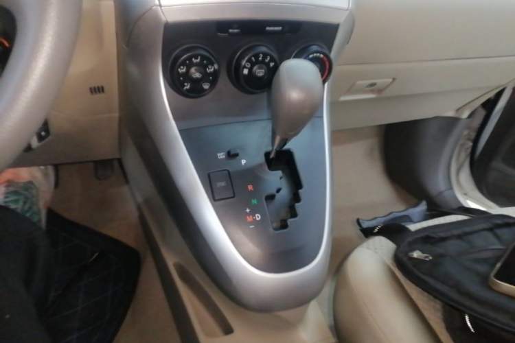 Used Toyota Verso 2015 180E CVT Crossover Edition Gear Lever