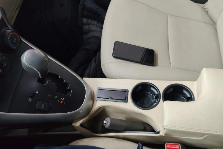 Used Toyota Verso 2015 180E CVT Crossover Edition Gear Lever