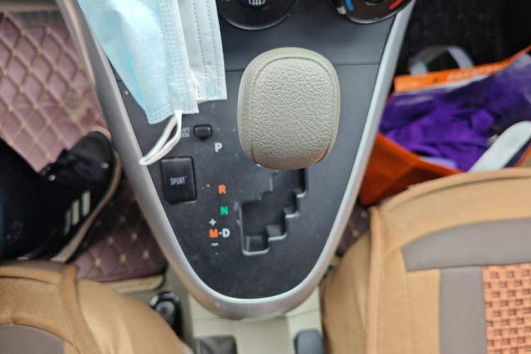 Used Toyota Verso 2015 180E CVT Crossover Edition Gear Lever