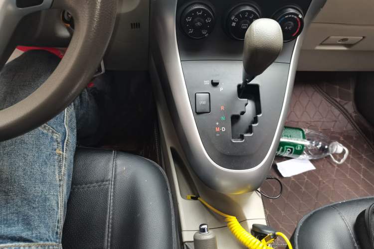 Used Toyota Verso 2015 180E CVT Crossover Edition Gear Lever