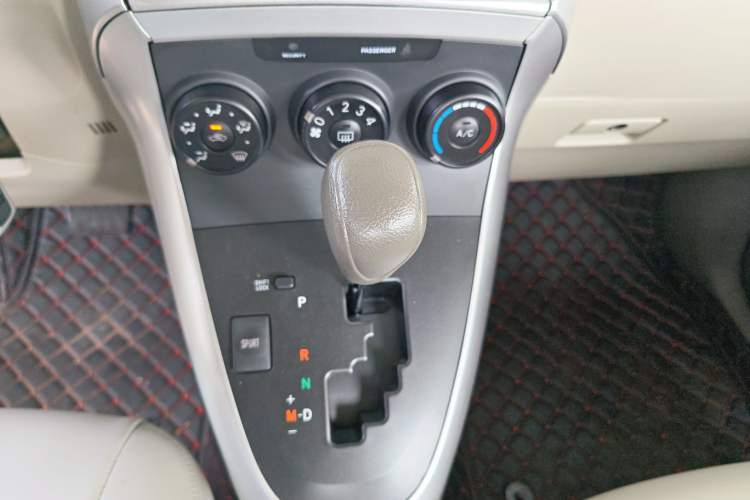Used Toyota Verso 2015 180E CVT Crossover Edition Gear Lever