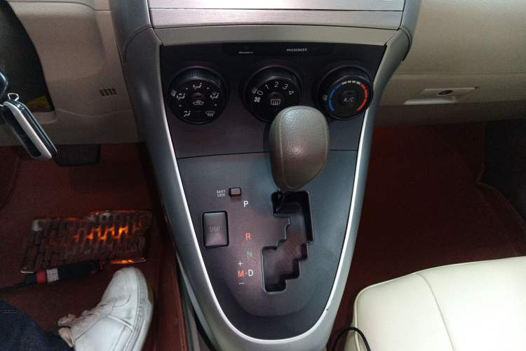 Used Toyota Verso 2015 180E CVT Crossover Edition Gear Lever