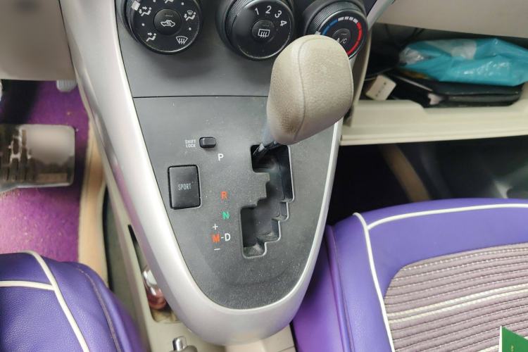 Used Toyota Verso 2015 180E CVT Crossover Edition Gear Lever