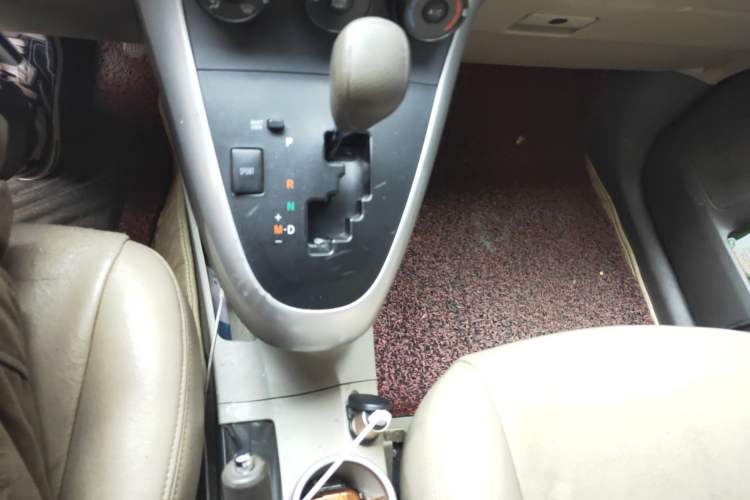 Used Toyota Verso 2015 180E CVT Crossover Edition Gear Lever
