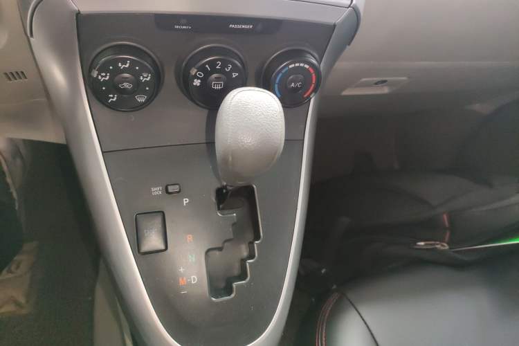 Used Toyota Verso 2015 180E CVT Crossover Edition Gear Lever