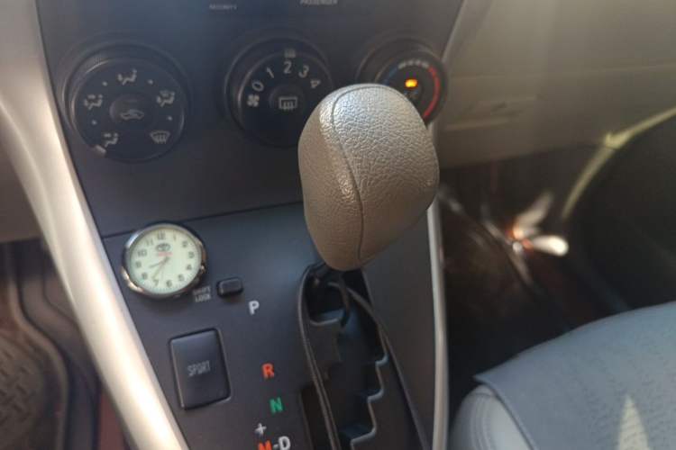 Used Toyota Verso 2015 180E CVT Crossover Edition Gear Lever