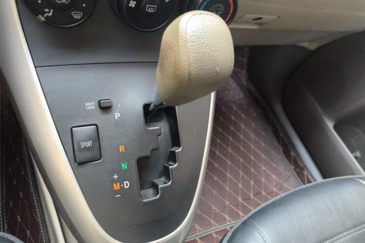 Used Toyota Verso 2015 180E CVT Crossover Edition Gear Lever