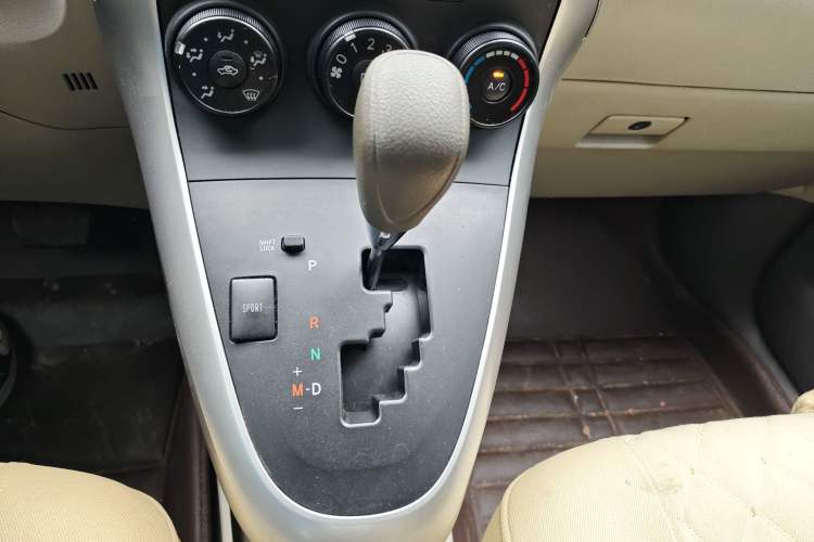 Used Toyota Verso 2015 180E CVT Crossover Edition Gear Lever