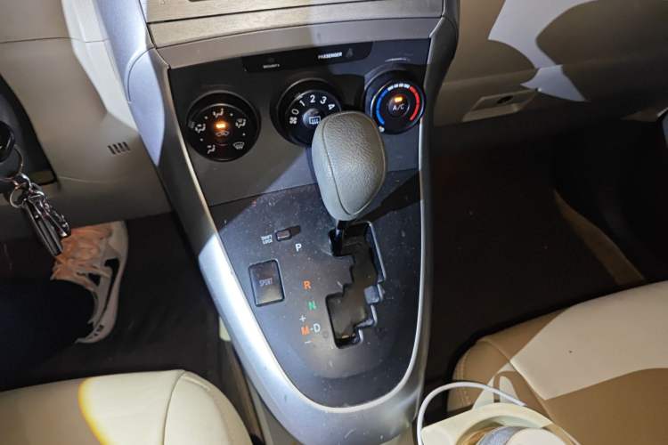 Used Toyota Verso 2015 180E CVT Crossover Edition Gear Lever
