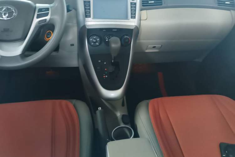 Used Toyota Verso 2015 180E CVT Crossover Edition Gear Lever