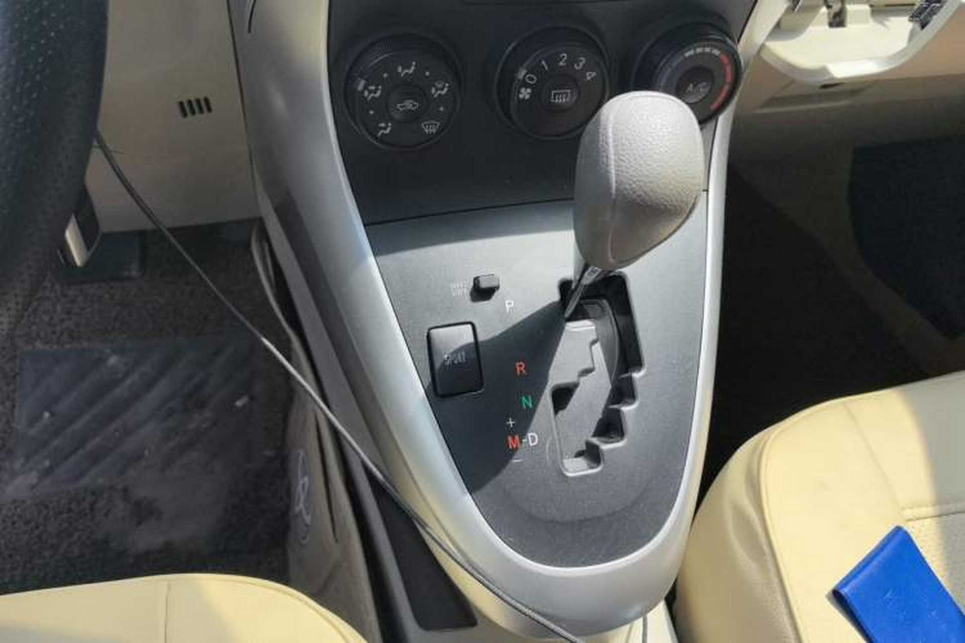 Used Toyota Verso 2015 180E CVT Crossover Edition Gear Lever