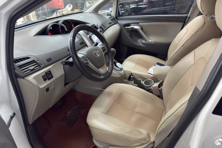 Used Toyota Verso 2015 180E CVT Crossover Edition Interior 1