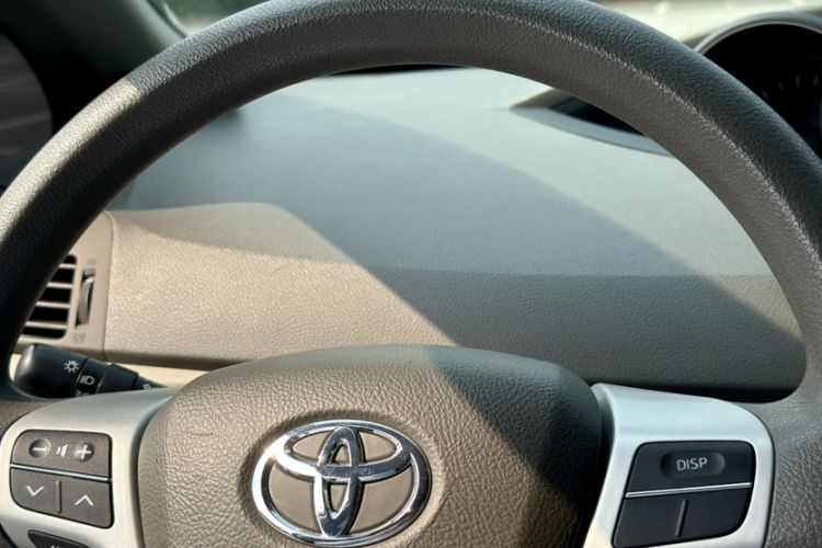 Used Toyota Verso 2015 180E CVT Crossover Edition Interior 1
