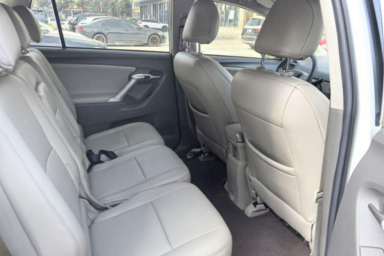 Used Toyota Verso 2015 180E CVT Crossover Edition Interior 11